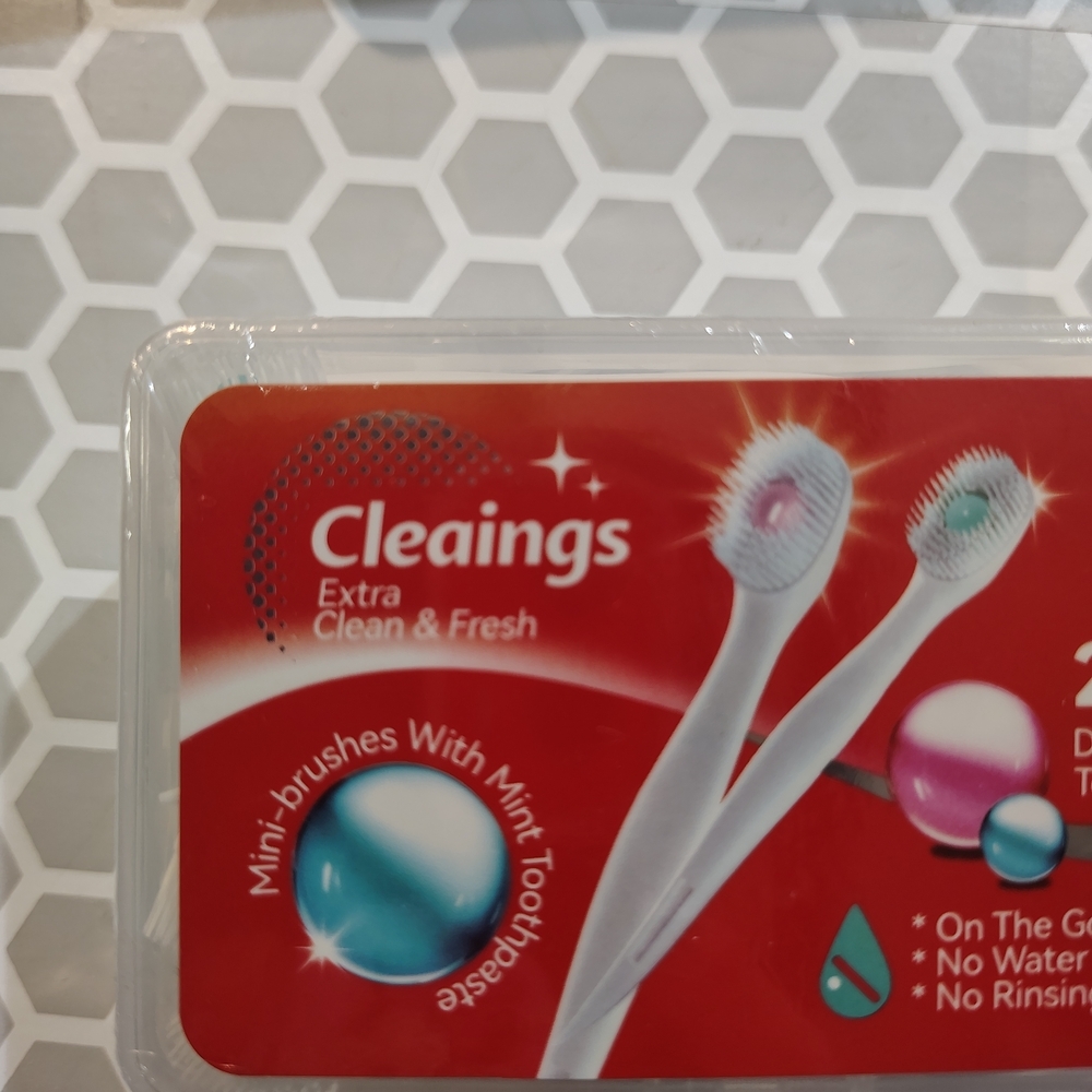 Mini Brushes With Mint Toothpaste (24) - Picture 5 of 9